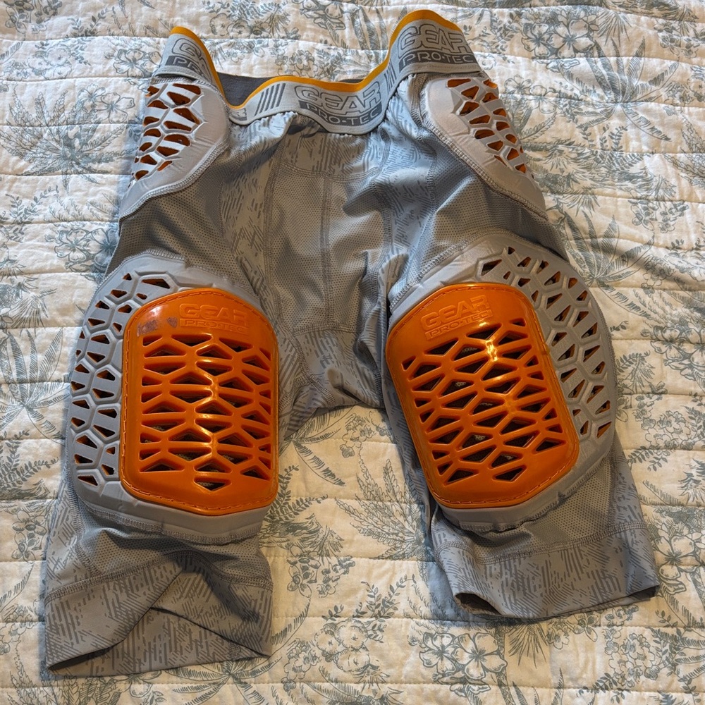Gear Pro-Tec 5-Pad football compression shorts size Men’s L